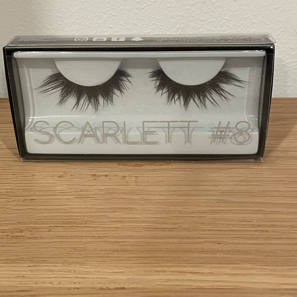 HUDA BEAUTY Scarlett #8 Dramatic False Eyelashes